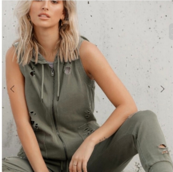 Uniquely Lorna Jane Distressed Sleeveless Vest - Picture 2 of 14